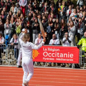 Perrine Laffont Instagram - New childhood dream unlocked 🙊🥰✔️

Être la première sportive d’hiver à porter cette flamme Olympique a été un grand privilège 🤭❤️

De la porter à Font Romeu est d’autant plus significatif. Un lycée qui m’a préparé pour mes premiers Jeux Olympiques en 2014 et qui m’a vu remporter mes premières Coupes du Monde en 2016. Ça restera un moment inoubliable 🥹

Merci à tous pour vos gentils mots (et vos déclarations d’amour pour certains 😂🙈) ainsi qu’à tous les jeunes du lycée et collège pour cette magnifique Marseillaise qui m’a profondément ému 🫶🏼

Je tiens à remercier toutes les personnes qui ont permis ce relais possible et qui transmettent les belles valeurs du sport et de l’Olympisme à travers notre pays 🇫🇷

Merci du fond du cœur à la @laregionoccitanie et à @paris2024 pour votre confiance et pour la mise en avant de mon parcours 🫶🏼

Hâte de suivre les Jeux Olympiques et Paralympiques d’ici quelques semaines 💪🇫🇷

📸 Crédits photos : 
@paris2024 @germainhphoto : 1 & 2 
@aude_caballero_photographe : 3, 4, 6, 8 & 10 
@laregionoccitanie @leo_arcangeli : 7

#paris2024 #jeuxolympiques #olympics #flammeolympique #fontromeu #regionoccitanie