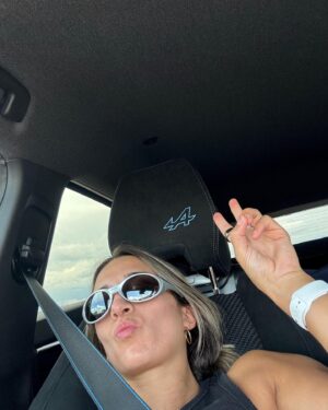Perrine Laffont Instagram - C’est l’été, c’est Marseille bb 🌺