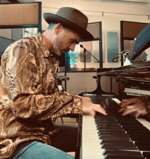 Peter Jöback Instagram - “Atlas” - out tomorrow! 

Jag har efter 50 år på jorden äntligen fullt ut lärt mig att omfamna min historia - allt det vackra och trasiga som funnits i mitt liv - och jag bär det i dag med stolthet som en krona på mitt huvud - det är det som format mig och gjort mig till den man jag är idag. Jag bär min värld på mina axlar med lätthet och styrka och jag längtar efter att bli äldre och se vad världen har kvar att ge mig - en känsla jag vill inspirera andra till att också känna! 

Musikaliskt är ”Atlas” en kärleksfull blinkning till en av mina ungdomsidoler Elton John.

- - 

After 50 years on planet Earth, I finally fully learned to embrace my history - all the beauty and the broken things that have been in my life - and today I wear it like a crown with pride! It’s all that has shaped me and made me the man I am today. I carry the world on my shoulders with ease and strength and I look forward to getting older and seeing what the world still has to offer me - a feeling I wish to inspire to others. 

When it comes to the music, “Atlas” is a loving nod to one of my youth idols Elton John.