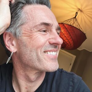 Peter Jöback Instagram - Men så kul att så många kom in och tittade på "LIVEN" nästa gång får ni ställa fler frågor ! Så glad att ni gillar ATLAS ! Värmer hjärtat ! Thanks for joining my LIVE today - I get excited to hear that you like the new album ATLAS ! 
Please spread the word if you want ! It would mean the world to me ❤️