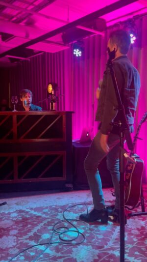 Peter Jöback Instagram - Did a guest appearance at @edharcourt concert at @bliquebynobis in Stockholm tonight ! Just love this man - performed out song " MODERN MAN "from my new album ATLAS 💚