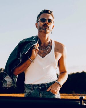 Peter Jöback Instagram - It feels almost unreal that the time has come for the release of my new album "ATLAS". I started working on this album at the end of the pandemic with @kathrynwilliamsuk and @edharcourt . It was a starting point for something new after I summed up my life in my biography "Carrying Yourself". Writing with these two legends has been a fantastic journey - and certainly not the last time we work together. Also, the fact that Ed wanted to produce the record and invite all his amazing musician friends and colleagues from England and that we chose to record the whole record in @rakstudios in London has given it the British color that I wanted to give this record. "Atlas" is me in 2024 - it is now and forward. I wanted to write in a traditional songwriting style. Inspired by timeless classic 70s pop. It is a text and melody driven record. I wanted it to feel organic - feel the people in the room - didn't want it to feel overly produced or perfected - wanted to make something that felt organic. I wanted it to feel grounded as I feel I am in my life but at the same time with a playfulness - a feeling that came to me when I got older. It is a record full of reflections on human emotions such as love, revenge, sadness after a breakup and the longing for something better - to always hope for a better day. And focus entirely on love conquering all.
It's about masculinity and a desire for you as a human being to show all your colors without being questioned and feeling less than. These were just some reflections I wanted to share here from Spain where I'm on holiday now to load up for the release! Can't wait for you to hear this! Thank you for everything nice you wrote about the first two songs "Finger on the trigger" & "Atlas" - love when you share your thoughts! Thank you 🙏 ATLAS IS OUT APRIL 12!