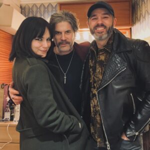 Peter Jöback Instagram - @edharcourt and @gitalangley I'm so happy that you came to see me in @lesmizofficial before I finished my run here at Sondheim Theatre. So happy that you liked it and so nice to celebrate our new song ATLAS together - that was released today ! ❤️
