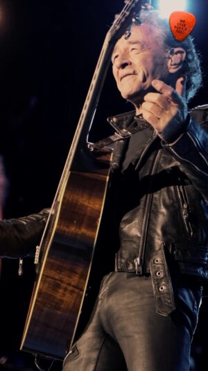 Peter Maffay Instagram - Was für eine Tour, was für ein Tour-Abschluss am vergangenen Samstag in Leipzig! 
Es war ein wunderschöner Abend, und Ihr habt uns ein Gefühl vermittelt, das sich kaum in Worte fassen lässt. Wir haben es so sehr genossen!
Was soll ich sagen … die Pflicht ist getan, jetzt beginnt die Kür. Was das bedeutet, sagt dieser Song, den wir zum Schluss eines jeden Abends gespielt haben. Als kleines Dankeschön für Euch haben wir hierzu ein Video geschnitten – das komplette Video findet Ihr unter dem Link in der Story. #weloverocknroll