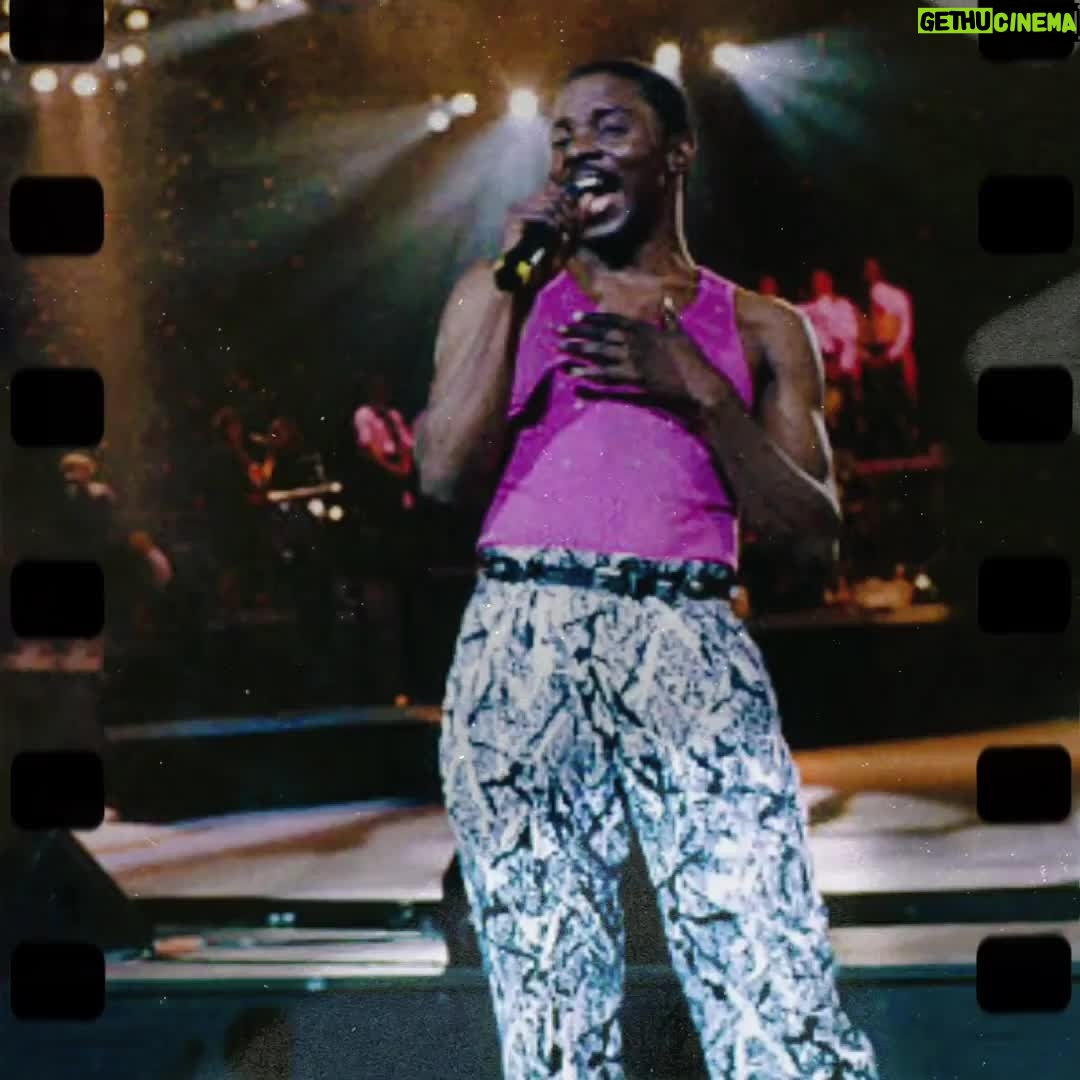 Philip Bailey - 1.1K Likes - #Throwback performing 𝕃𝕠𝕧𝕖 𝕠𝕟 𝕒 𝕋𝕨𝕠 𝕎𝕒𝕪 𝕊𝕥𝕣𝕖𝕖𝕥 in Rotterdam, 1988.🌗