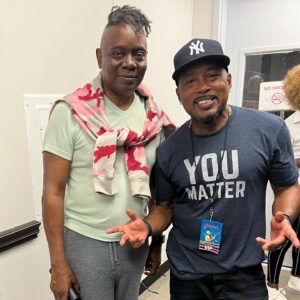 Philip Bailey Instagram - Good to see @thesharkdaymond backstage at the show tonight 🙌🏿