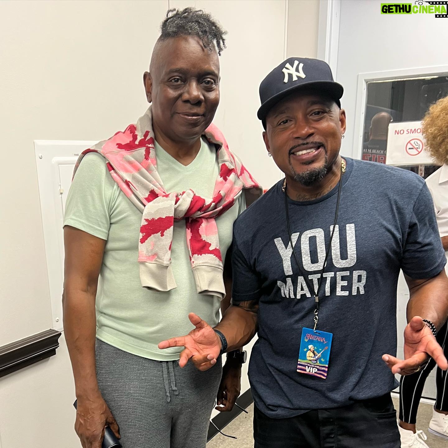 Philip Bailey - 1.5K Likes - Good to see @thesharkdaymond backstage at the show tonight 🙌🏿