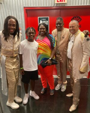 Philip Bailey Instagram - This young man was in the audience at tonight’s show, and sang along with every single song we performed. This is Kelvin Dixon Jr (14yrs) and his lovely mom Renee. 
Young Kelvin plays the trumpet and we wish him the brightest future ahead. Show him your love ❤️
📸 @quietfireent