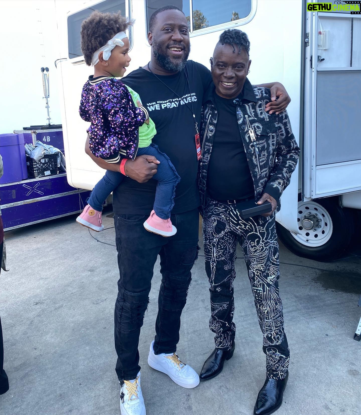 Philip Bailey - 2.1K Likes - It’s your birthday 🎂 It’s your birthday 🎉
Happy birthday @robertglasper!