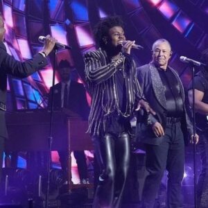 Philip Bailey Instagram - Reposting from @americanidol What an incredible performance with @theejaycopeland! 
🌎💨🔥