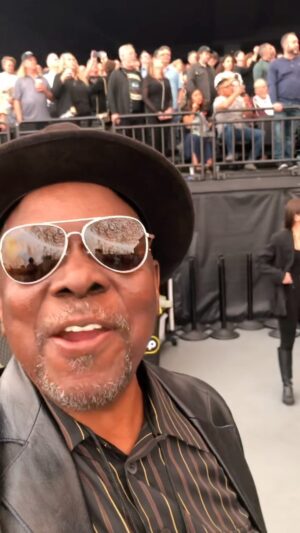 Philip Bailey Instagram - 🌍 We’re here @spherevegas @u2