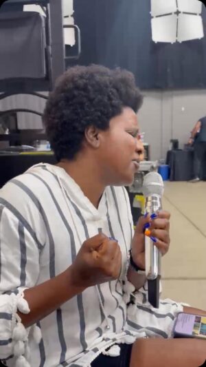 Philip Bailey Instagram - My Daughter, working it out 🎤👸🏿
Captured during a break at #tourrehearsal
