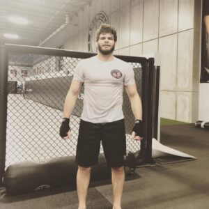 Philipe Lins Instagram - Oi pessoas 😁 passando aqui pra desejar uma ótima semana a todos 🙏  I wish a great week to everyone!!! #ufc #mma #mondaymotivation #teamlins #keepgoing #nevergiveup