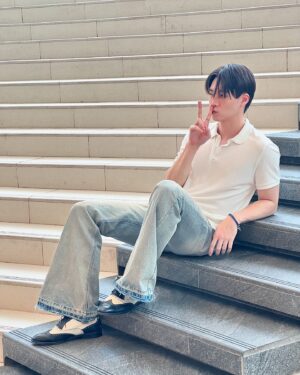 Phiravich Attachitsataporn Instagram - นั่งคนเดียวเธอเหงารึเปล่า