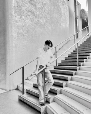 Phiravich Attachitsataporn Instagram - นั่งคนเดียวเธอเหงารึเปล่า
