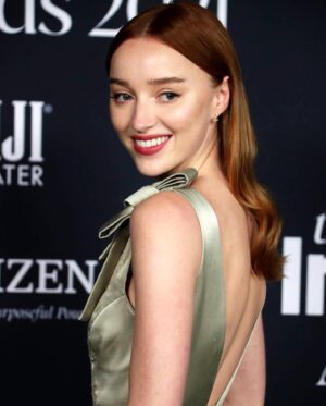 Phoebe Dynevor Instagram - Thank you @instylemagazine for a glorious evening.. Wearing @louisvuitton styled by the wondrous @nicky_yates ❤️