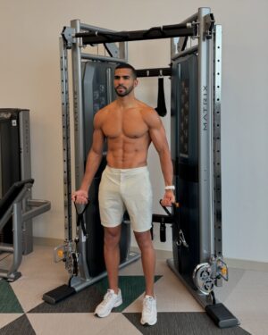 Pierre Abena Instagram - Staying on a normal wellness routine when traveling can be tough! ✈️ I’ve been in Charlotte, NC for 6 days for work and I’ve been trying to get at least a short workout in each day in the hotel gym! Even 30 minutes of movement is better than nothing. It may not be as intense as a normal routine, but will still make you feel great 😄💪🏽 All good habits, big or small, will make a positive impact on your life!
