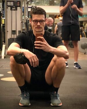 Pierre Baitelli Instagram - PhotoDump @bt_bodytech 🤍🏋️⚡️👽😷 
#timebt