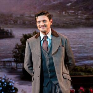 Pierre Baitelli Instagram - E vamos para a terceira semana. Viva o teatro. Viva os encontros. Viva nosso capitão aniversariante @charlesmoeller! Viva seu talento, sua tenacidade, sua linda trajetória e seu amor pelo que faz! Viva @novicarebeldebr ⛰️❤️ venham nos assistir, tem muito amor envolvido. 
📸 @caiogallucci