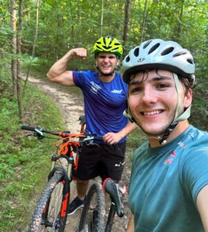 Pietro Fittipaldi Instagram - Treinando para olimpíadas de bicicleta. 🚲⛰️🇧🇷