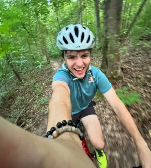Pietro Fittipaldi Instagram - Treinando para olimpíadas de bicicleta. 🚲⛰️🇧🇷