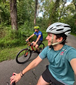 Pietro Fittipaldi Instagram - Treinando para olimpíadas de bicicleta. 🚲⛰️🇧🇷