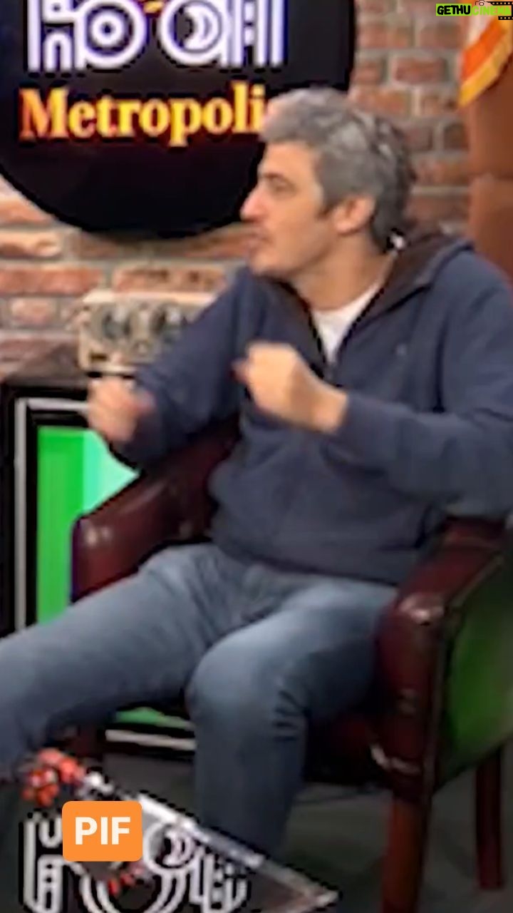 Pif - 3K Likes - "Contro le mafie, dovremmo essere più moralisti".
L'autore, regista e scrittore siciliano Pif racconta, in questa puntata di #Extra, l'atteggiamento che si auspica si inizi ad aver, tutti quanti, contro la criminalità organizzata. "Lo aveva già detto Borsellino", aggiunge Pif.
#mafie #21marzo #controlamafia #borsellino #falcone #perte #metropolis