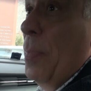 Pif Instagram - #23maggio 1992: alcuni quintali di esplosivo fanno saltare un tratto dell’autostrada che collega Palermo con l’aeroporto di Punta Raisi, nei pressi dello svincolo di Capaci, proprio nel momento in cui passano tre auto, quella su cui viaggia il giudice Giovanni #Falcone insieme alla moglie e le due auto della scorta. #Pif ha incontrato due dei quattro uomini che si sono salvati, l’agente di scorta Angelo Corbo e l’autista giudiziario Giuseppe Costanza, per capire cosa significa vivere da sopravvissuti. Stasera #15marzo alle 20.15 #CaroMarziano su #Rai3.
