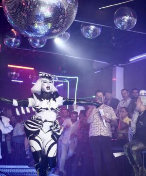 Pixie Pixie Instagram - ASÍ inicia nuestra GIRA! La house B&W @houseblackandwhite ! 🖤

No tienen idea de lo feliz , orgulloso  y agradecido que me siento con mi familia drag y de lo impresionado de lo lejos que hemos llegado y estamos alcanzando, agradezco a la vida que me ha permitido llegar a este momento y seguir sembrando cosas en mi y en los demás!!! Y siempre lo digo este es el  inicio de mi carrera , de nuestra carrera y nuestro largo camino …

Gracias Tijuana por ser Sede de la primer Gira de nuestra gran casa y a @edreycaballero_tj  y @benditocabron  por contribuir a este sueño! … nos vemos pronto en sus ciudades … los ama Pixie Pixie 🖤
.

Fotos cortesía de @90nn47h4n 
.
. #dragqueen #drag #gay #makeup #lgbt #rupaulsdragrace #instagay #dragrace #rpdr #queer #instadrag #pride #lgbtq #dragqueens #dragmakeup #dragshow #rupaul #dragqueensofinstagram #gayboy #dragqueenmakeup #love #fashion #makeupartist #mua #art #localqueen #dragartist #gaypride