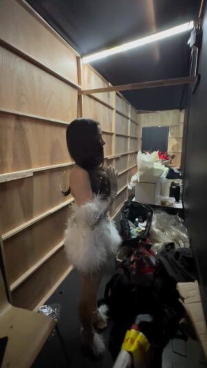 Piya Sawetpikul Instagram - #ก้องแอบดู #ก้องขอเผือก ในห้องหลังเวที สุดยอด นักร้อง Diva คนเก่ง น้อง #ลิเดียศรัณย์รัชต์ @lydiasarunrat ก่อนขึ้นโชว์ในงาน #candyblinksosisxpaipai และ🥰ขอยินดีกับ #อเล็กซ์เรนเดลล์ @alexrendell ด้วยนะคะ #น่ารักเหมือนเดิม #น่ารักที่สุด #น่ารักสุดๆ #เสียงเริ่ด #ดีใจที่ได้ร่วมงานกัน ขอบคุณ @numwanz @navintar ที่ทำให้เราได้เจอกันคะ❤️❤️