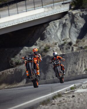 Pol Espargaró Instagram - JG26 X PE44! 🔥

The duo you never knew you needed. 😎

Stay tuned to see what the boys have been up to in their downtime! 👀 

#KTM #ReadyToRace #Enduro #EnduroGP #MotoGP