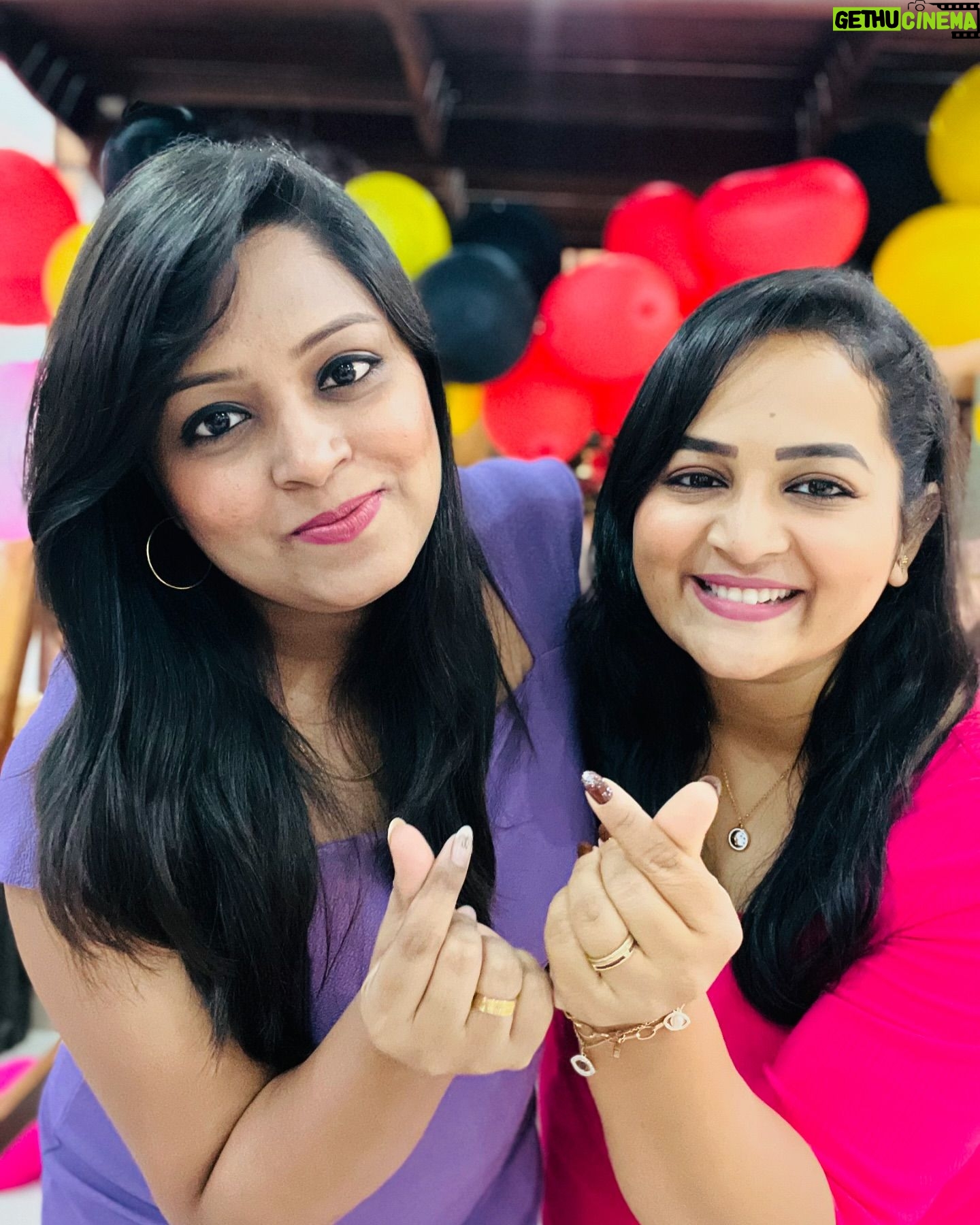 Pooja Murthy - 2.1K Likes - š«¶š½ Friends are the family we choose, and I am really greatful for mine š„° We laugh together, cry together, make memories together that last forever ā¤ļø @chitra_dev_palani @malavika_manoharan05 @arpitha.__.srinivas Thank u girls for making dis birthday a memorable one š„°
#latepost #birthdaygirl #birthdaycelebrations #friendshipgoals #friendslikefamily #love #memories #forever #togeatherforever #simpleandcute #celebration