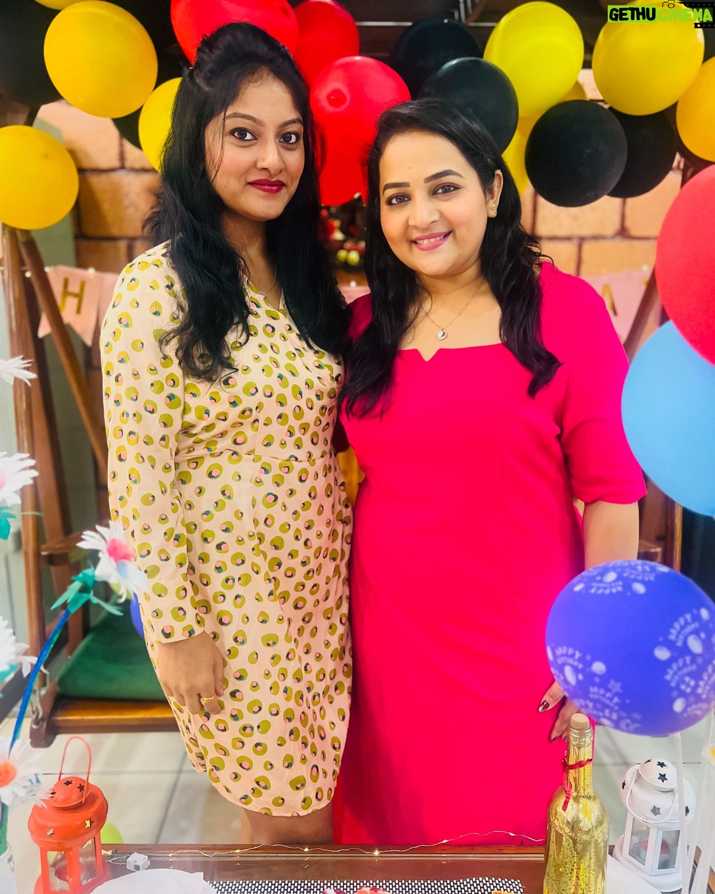 Pooja Murthy - 2.1K Likes - š«¶š½ Friends are the family we choose, and I am really greatful for mine š„° We laugh together, cry together, make memories together that last forever ā¤ļø @chitra_dev_palani @malavika_manoharan05 @arpitha.__.srinivas Thank u girls for making dis birthday a memorable one š„°
#latepost #birthdaygirl #birthdaycelebrations #friendshipgoals #friendslikefamily #love #memories #forever #togeatherforever #simpleandcute #celebration