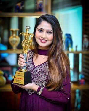 Poonam Mishra Instagram - Thank you so much @inside_cover_ ….
A big thank you to all my family (fans and lovely audience) for all your constant love and support ….
I love you all….
Mua @u_bonita_by_swikrutee_ 
P.c: @keshab_raaz