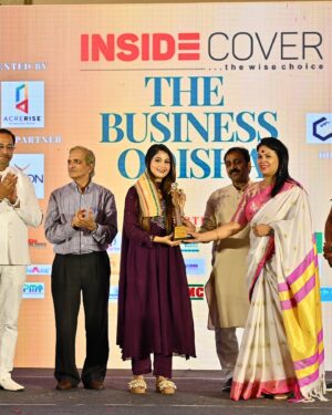 Poonam Mishra Instagram - Thank you so much @inside_cover_ ….
A big thank you to all my family (fans and lovely audience) for all your constant love and support ….
I love you all….
Mua @u_bonita_by_swikrutee_ 
P.c: @keshab_raaz