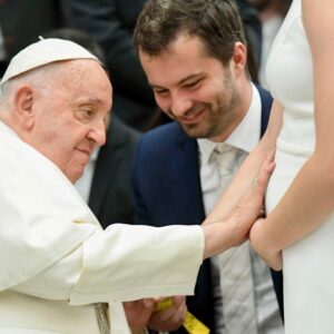 Pope Francis Instagram - EN: All of us sometimes find ourselves, in life, in situations beyond our strength and ask ourselves: “How can I cope with this situation?”. It helps, in such cases, to remember that “With God nothing will be impossible” (Lk 1:37). And if we believe this, we will perform miracles.

PT: Cada um de nós por vezes se encontra em situações na vida que estão além das próprias forças e se pergunta: “Como posso lidar com esta situação?”. Ajuda, nestes casos, recordar que “nada é impossível para Deus” (Lc 1,37). Se acreditarmos nisso, faremos milagres.

ES: Cada uno de nosotros se encuentra a veces, en la vida, en situaciones que superan sus fuerzas y se pregunta: “¿Cómo puedo hacer frente a esta situación?”. Ayuda, en tales casos, recordar que “nada hay imposible para Dios” (Lc 1,37). Si creemos esto, haremos milagros.

IT: Ognuno di noi si trova a volte, nella vita, in situazioni superiori alle proprie forze e si domanda: “Come posso affrontare questa situazione?”. Aiuta, in questi casi, ricordare che “nulla è impossibile a Dio” (Lc 1,37). Se noi crediamo questo, faremo miracoli.

DE: Jeder von uns sieht sich manchmal mit Situationen konfrontiert, die die eigenen Kräfte übersteigen, und fragt sich: “Wie kann ich damit umgehen?”. Dann hilft es, sich daran zu erinnern, dass “für Gott nichts unmöglich ist” (Lk 1,37). Wenn wir das glauben, werden wir Wunder tun.