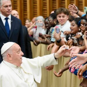 Pope Francis Instagram - EN: All of us sometimes find ourselves, in life, in situations beyond our strength and ask ourselves: “How can I cope with this situation?”. It helps, in such cases, to remember that “With God nothing will be impossible” (Lk 1:37). And if we believe this, we will perform miracles.

PT: Cada um de nós por vezes se encontra em situações na vida que estão além das próprias forças e se pergunta: “Como posso lidar com esta situação?”. Ajuda, nestes casos, recordar que “nada é impossível para Deus” (Lc 1,37). Se acreditarmos nisso, faremos milagres.

ES: Cada uno de nosotros se encuentra a veces, en la vida, en situaciones que superan sus fuerzas y se pregunta: “¿Cómo puedo hacer frente a esta situación?”. Ayuda, en tales casos, recordar que “nada hay imposible para Dios” (Lc 1,37). Si creemos esto, haremos milagros.

IT: Ognuno di noi si trova a volte, nella vita, in situazioni superiori alle proprie forze e si domanda: “Come posso affrontare questa situazione?”. Aiuta, in questi casi, ricordare che “nulla è impossibile a Dio” (Lc 1,37). Se noi crediamo questo, faremo miracoli.

DE: Jeder von uns sieht sich manchmal mit Situationen konfrontiert, die die eigenen Kräfte übersteigen, und fragt sich: “Wie kann ich damit umgehen?”. Dann hilft es, sich daran zu erinnern, dass “für Gott nichts unmöglich ist” (Lk 1,37). Wenn wir das glauben, werden wir Wunder tun.