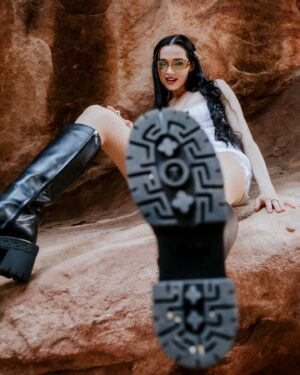 Poppy Instagram - Red Rocks 🪨
📸 @lanalion