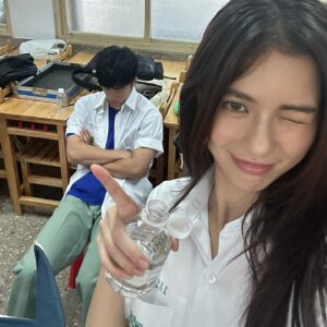 Porima Cheng Instagram - 恭喜🎊夏日的檸檬草上映7天票房破千萬🍋
太想分享這個喜悅決定來跟大家抽獎一下
只要在下週一8/12中午11:59分前
幫我分享這個貼文然後留言 #我要去看星卉學姊
我會抽出五位幸運得主送出兩張電影票跟一張星卉學姊的拍立得唷🫶🏻
