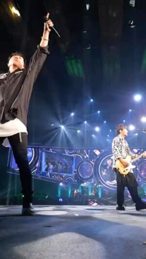 Porno Graffitti Instagram - 19thライヴサーキット “PG wasn't built in a day”より#アポロ の映像を公開！

ぜひ皆さんが撮影した映像も #ワズビル をつけてSNSに投稿して下さい！

#ポルノグラフィティ 
#LIVE