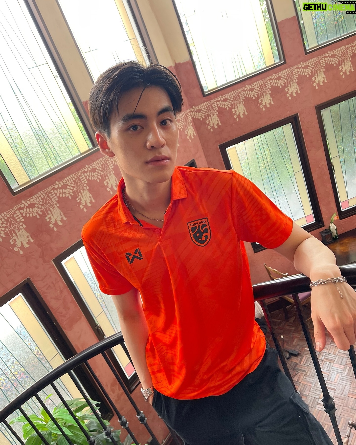 Pornpawit Putthisethakul - 2.5K Likes - Warrix Sport Style เสื้อกีฬาที่จะพาคุณพร้อมเชียร์
เเละเป็นกำลังใจ ให้ฟุตบอลไทยเราไป สู่ world cup ระดับโลก⚽️❤️
#WarrixSports #SportyStyle #SportLover