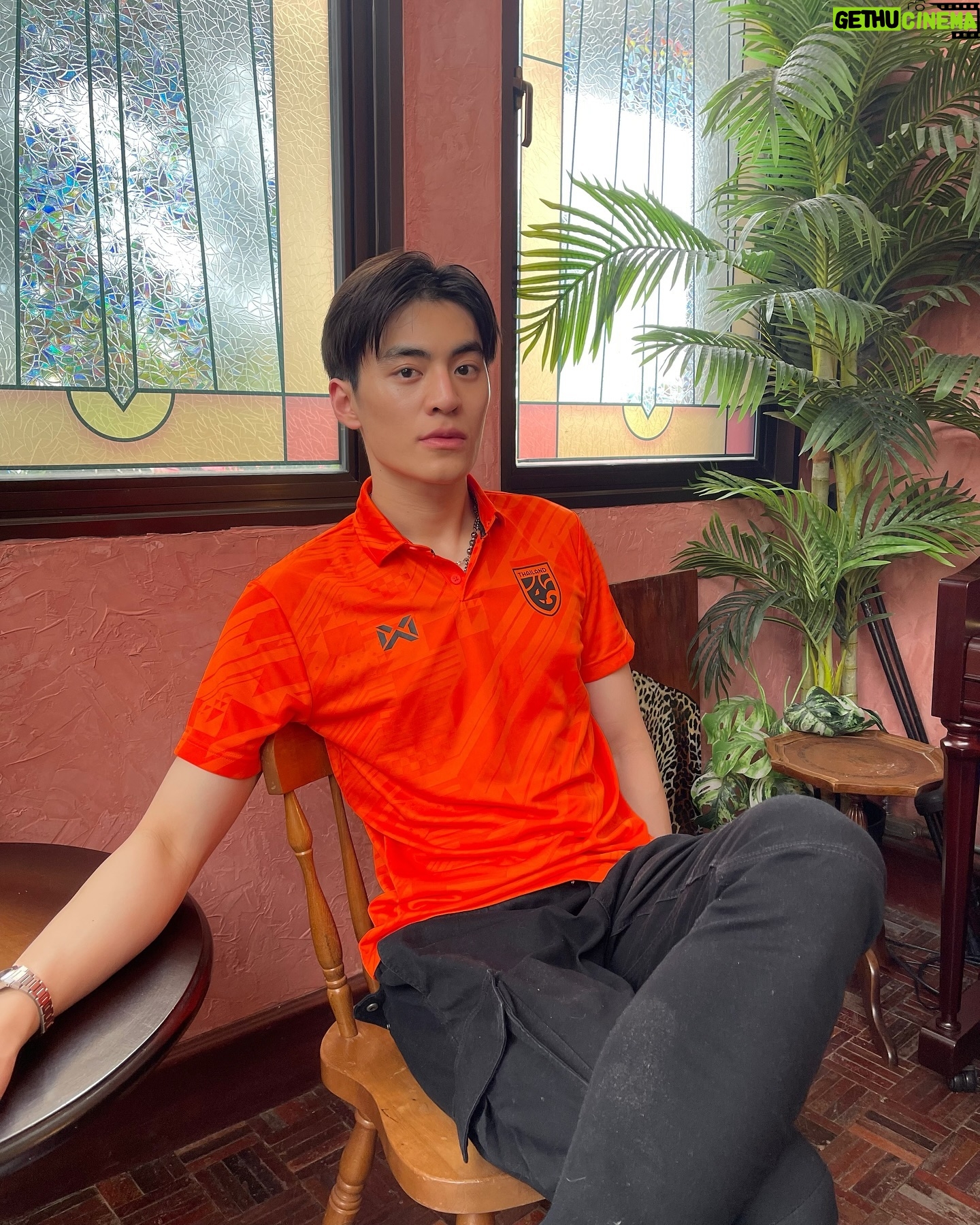 Pornpawit Putthisethakul - 2.5K Likes - Warrix Sport Style เสื้อกีฬาที่จะพาคุณพร้อมเชียร์
เเละเป็นกำลังใจ ให้ฟุตบอลไทยเราไป สู่ world cup ระดับโลก⚽️❤️
#WarrixSports #SportyStyle #SportLover