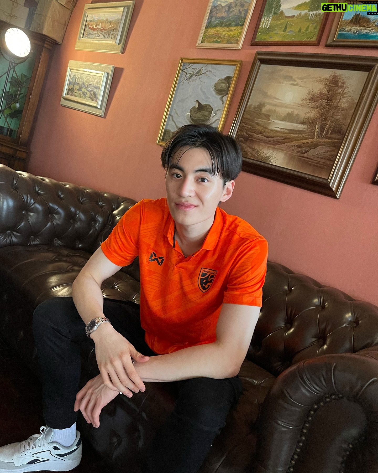 Pornpawit Putthisethakul - 2.5K Likes - Warrix Sport Style เสื้อกีฬาที่จะพาคุณพร้อมเชียร์
เเละเป็นกำลังใจ ให้ฟุตบอลไทยเราไป สู่ world cup ระดับโลก⚽️❤️
#WarrixSports #SportyStyle #SportLover