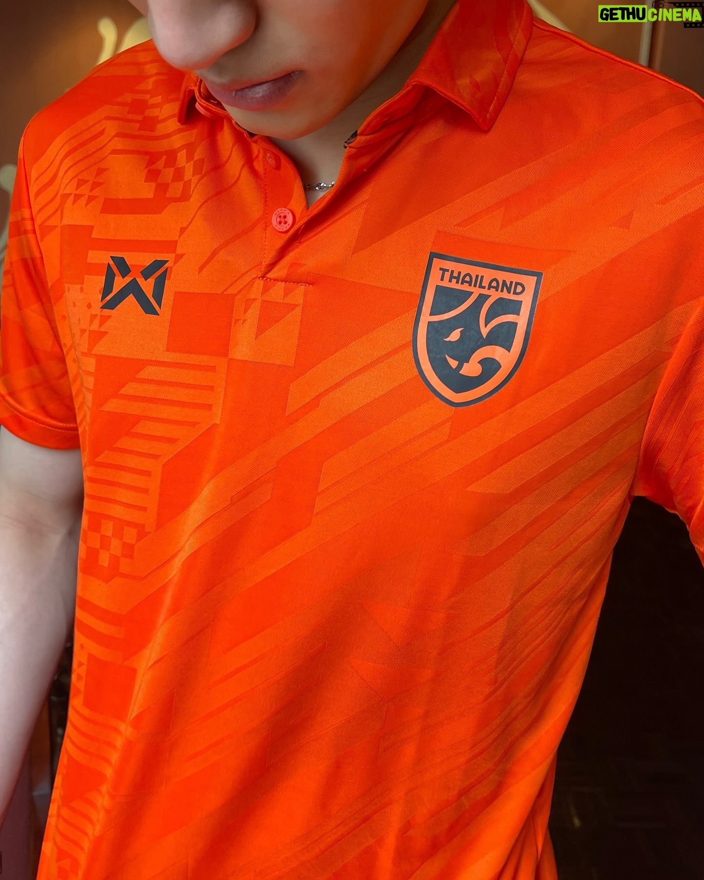 Pornpawit Putthisethakul - 2.5K Likes - Warrix Sport Style เสื้อกีฬาที่จะพาคุณพร้อมเชียร์
เเละเป็นกำลังใจ ให้ฟุตบอลไทยเราไป สู่ world cup ระดับโลก⚽️❤️
#WarrixSports #SportyStyle #SportLover