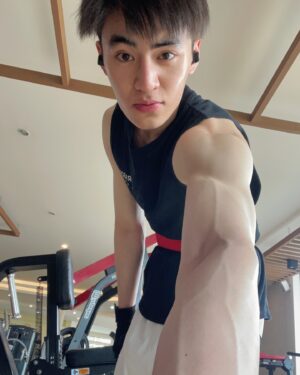 Pornpawit Putthisethakul Instagram - I am A Man himself , I don’t know why but 
I tried my best to be different from the rest😜😝 #NoPainNoGain #ManHimSelf #StriveForGreatness