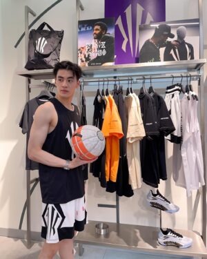 Pornpawit Putthisethakul Instagram - Hey Guys!!! , Now ANTA shop in Thailand has now opened since 17 May 2024 at Future Park Rangsit … Never forget to shopping here 😎🏀 #ANTA #ANTAThailand #LetsGoTH #KeepMoving