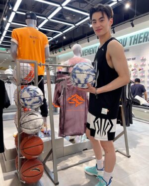 Pornpawit Putthisethakul Instagram - Hey Guys!!! , Now ANTA shop in Thailand has now opened since 17 May 2024 at Future Park Rangsit … Never forget to shopping here 😎🏀 #ANTA #ANTAThailand #LetsGoTH #KeepMoving