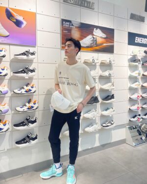 Pornpawit Putthisethakul Instagram - Hey Guys!!! , Now ANTA shop in Thailand has now opened since 17 May 2024 at Future Park Rangsit … Never forget to shopping here 😎🏀 #ANTA #ANTAThailand #LetsGoTH #KeepMoving