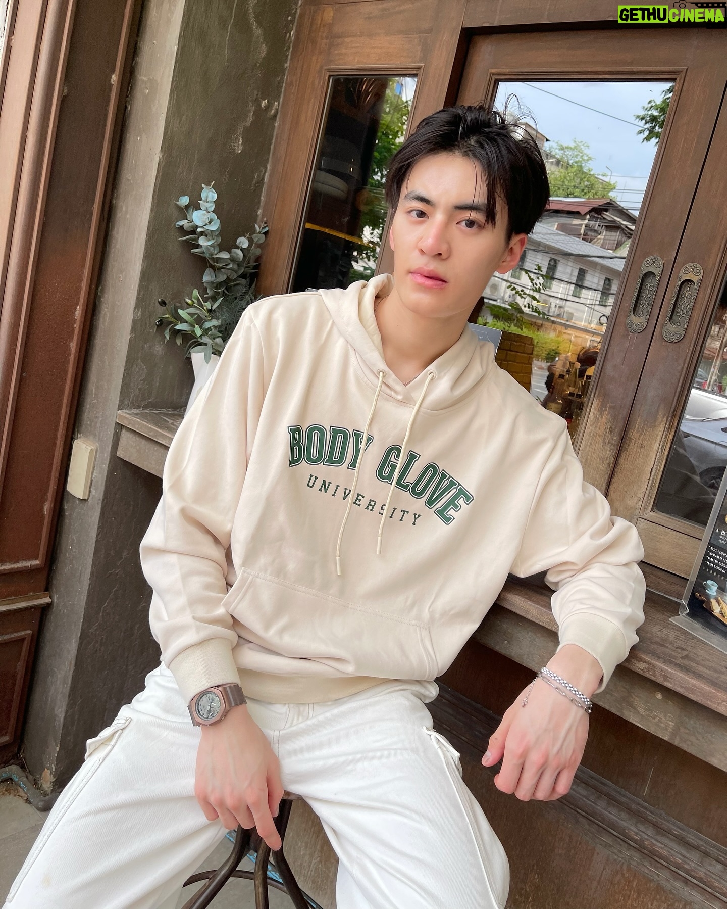 Pornpawit Putthisethakul - 2.4K Likes - คอลเลกชัน ”SC University“ จาก Body Glove ได้แรงบันดาลใจจาก Sport Club ออกแบบมาให้คุณ mix and match ได้ง่าย ๆ ทุกโอกาส สนุกไปกับการแต่งตัวในสไตล์ของคุณ! ‼️😎
พิกัด : https://s.shopee.co.th/3q2ULT99yB
#BodyGloveTH #SportyOutfit #HoodieStyle