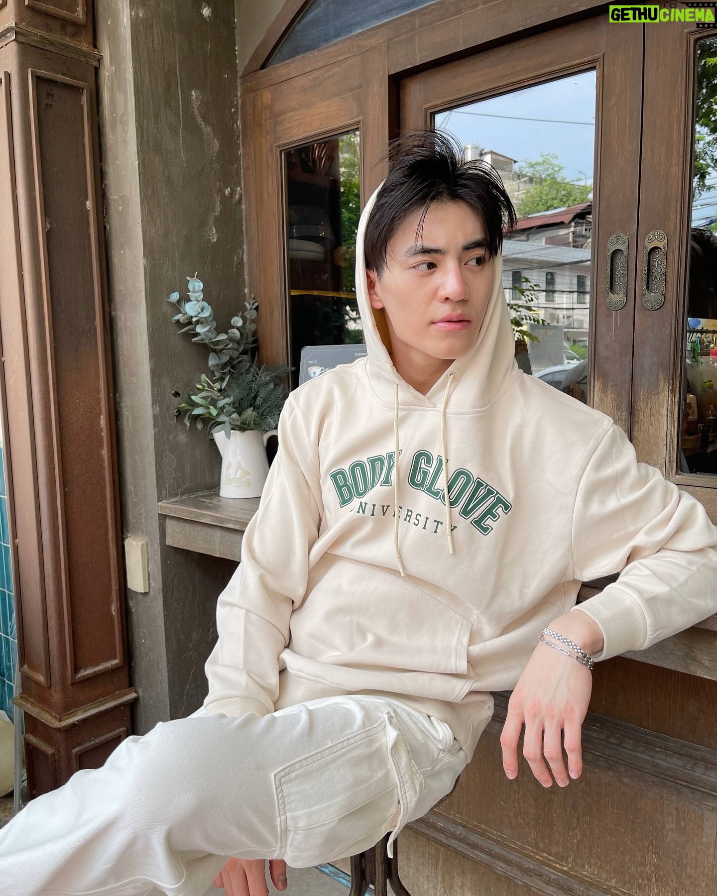 Pornpawit Putthisethakul - 2.4K Likes - คอลเลกชัน ”SC University“ จาก Body Glove ได้แรงบันดาลใจจาก Sport Club ออกแบบมาให้คุณ mix and match ได้ง่าย ๆ ทุกโอกาส สนุกไปกับการแต่งตัวในสไตล์ของคุณ! ‼️😎
พิกัด : https://s.shopee.co.th/3q2ULT99yB
#BodyGloveTH #SportyOutfit #HoodieStyle